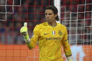 官方：索默当选全场最佳球员，他上演了7次精彩扑救