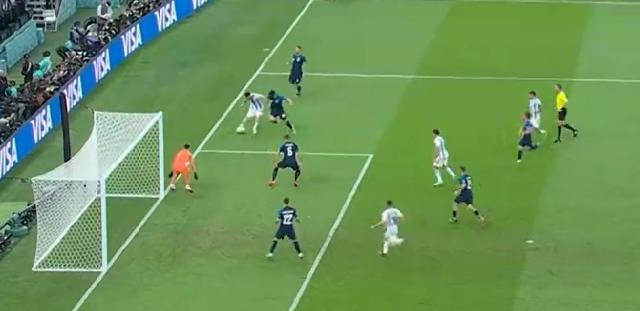 1670963732192040479.jpg 注册入口-【世界杯】梅西传射 曼城前锋2球 阿根廷3比0进决赛