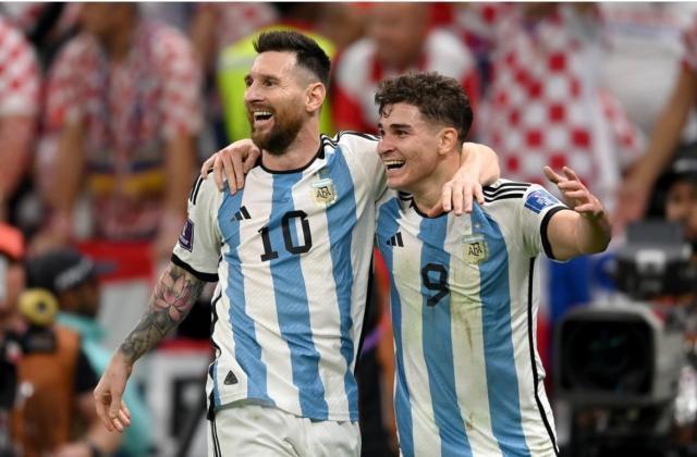 1670972747640053456.jpg 注册入口-【世界杯】梅西传射 曼城前锋2球 阿根廷3比0进决赛